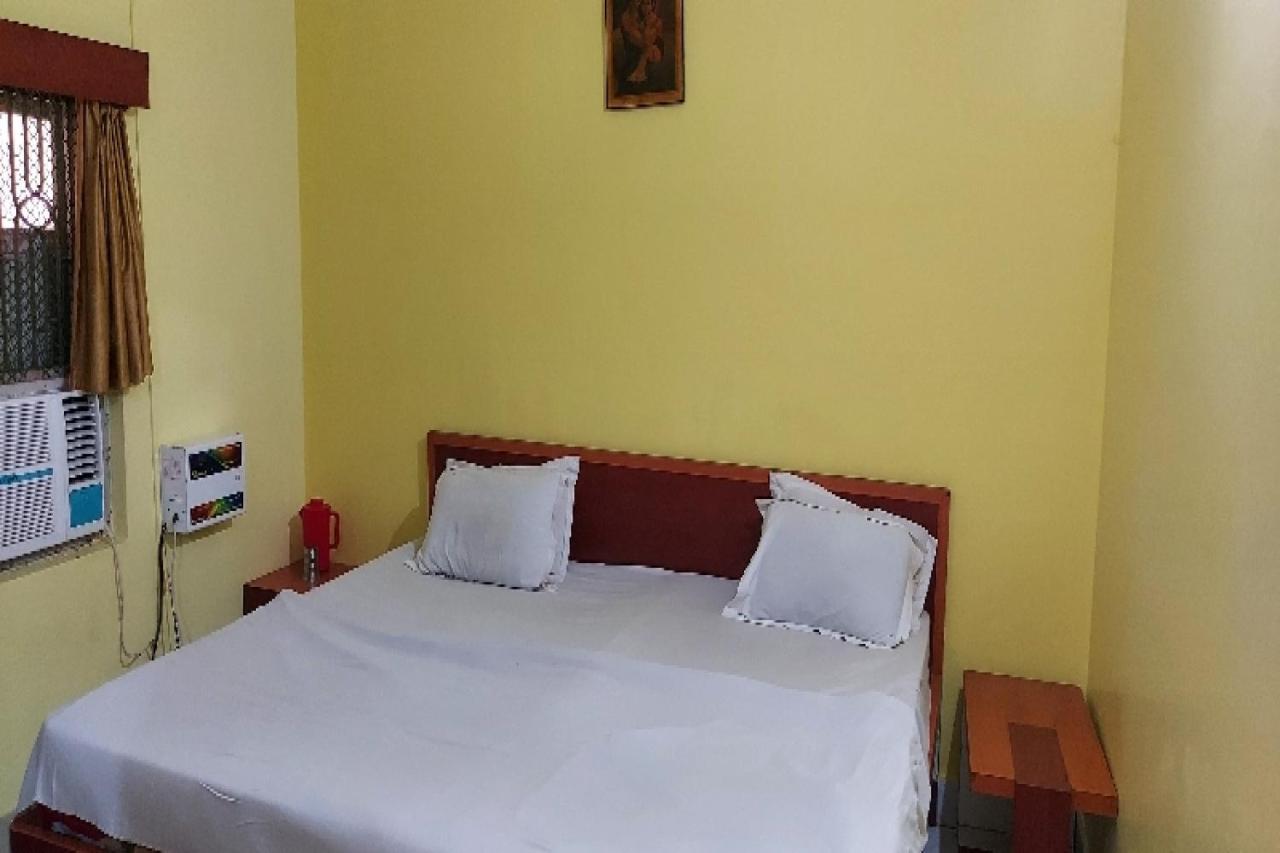 SPOT ON 73926 Hotel Anjanaa Puri Buitenkant foto