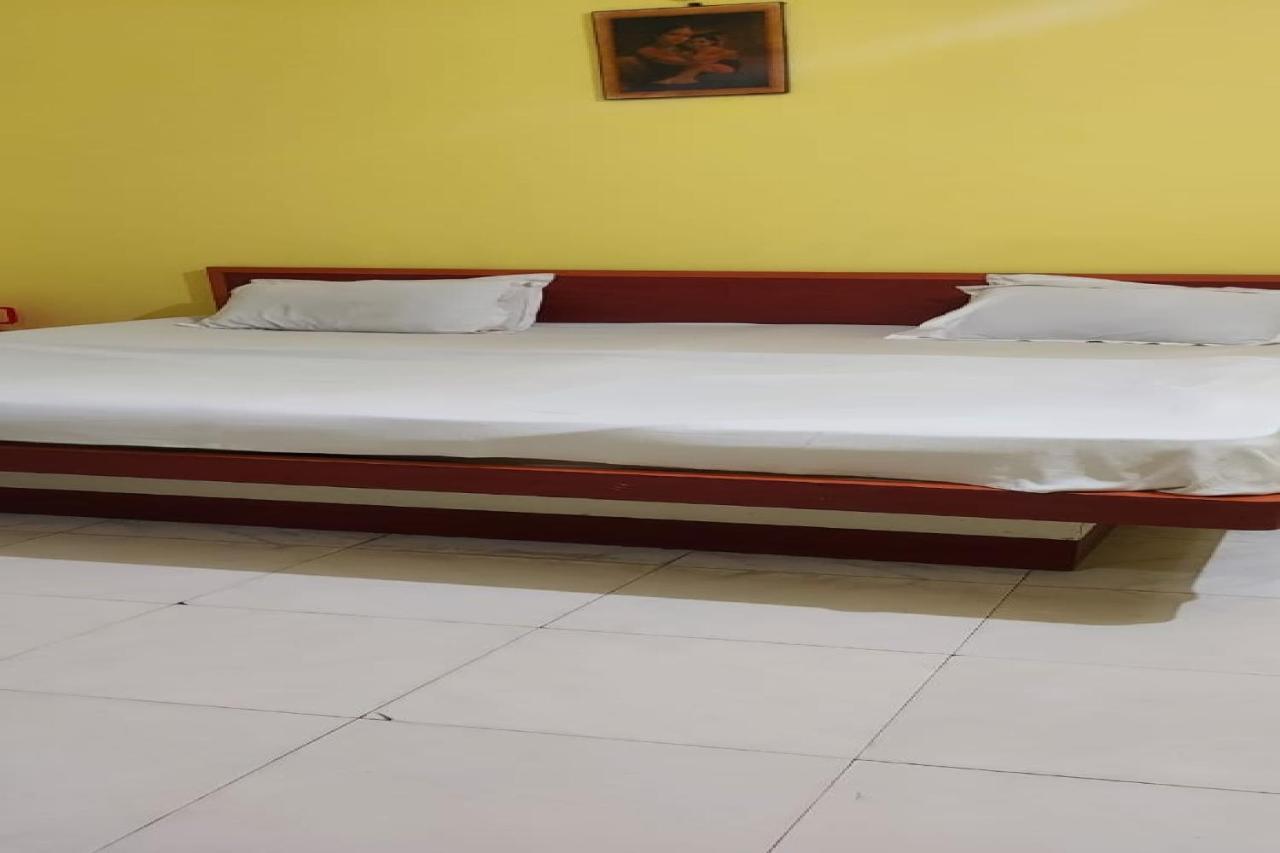 SPOT ON 73926 Hotel Anjanaa Puri Buitenkant foto